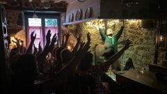 Drexler, en la lareira de AlasRaces, interactu continuamente con el pblico que asisti al concierto
