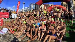 Participantes en la traves�a de Navidad de Gij�n