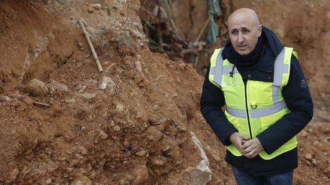 El presidente de la Confederación Hidrográfica del Júcar, Miguel Polo, en una visita a uno de los municipios afectados por la dana del 29 octubre.
