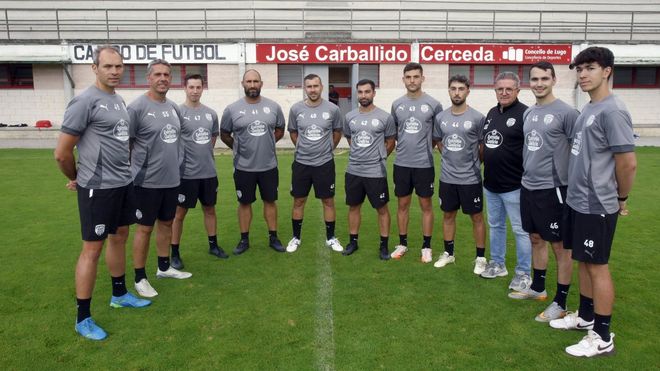 Fernando Curr�s, quinto por la derecha, deja Lugo tras una larga etapa.