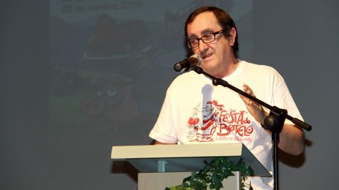 O Barco se rindi al botelo.Jos Mara Rodrguez fue el presentador del acto