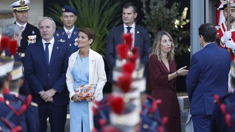 Los presidentes de Canarias, Aragn, Navarra, Castilla y Len y Extremadura, este jueves durante el desfile