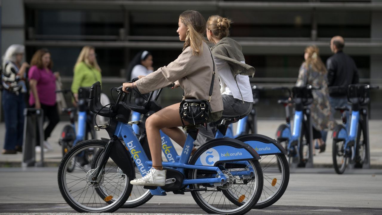 Las bicicletas eléctricas en A Coruña, más rápidas en caso de atasco y con menor coste