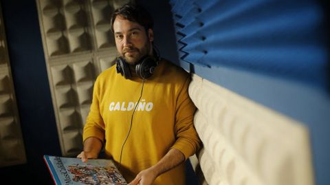 Noel Turbulencias ser� uno de los autores que estar�n hoy firmando sus obras en la Feira do Libro de Santiago.