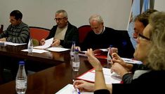 La portavoz del PP, Gema Freire, en primer plano, realiz� cr�ticas a la gesti�n municipal. 