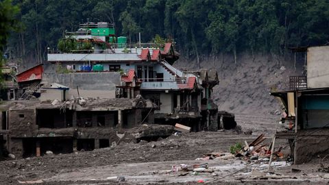 Viviendas destrozadas tras la riada en Nepal