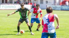 Una de las jugadas del �ltimo partido del Arousa, el pasado domingo frente al CD Boiro en A Lomba.