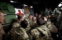 Brit�nicos llegados ayer en un Boeing C-17 a la base de �vreux desde la de Norton.
