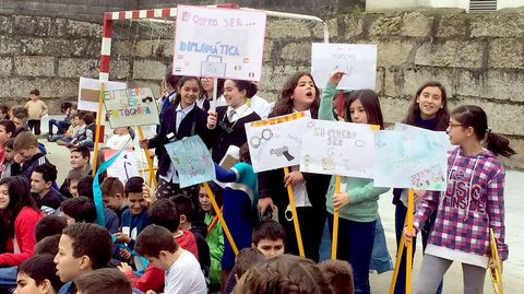 Charla de dos mujeres de la Polic�a de Ribeira a los alumnos