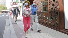 Turistas recorren las calles de Pontevedra a finales del pasado mes de junio