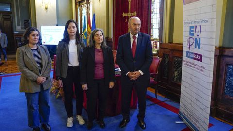 Presentación en la Junta del informe sobre el estado de la pobreza en España y en Asturias por parte de la EAPN-AS