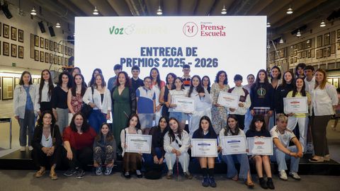 Foto de familia dos premiados deste curso nos programas Voz Natura e Prensa-Escuela