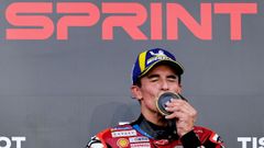 Marc M�rquez celebra su victoria en la carrera sprint en Indonesia