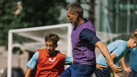 Boban, compartiendo un entrenamiento el pasado verano con cadetes del club que preside.