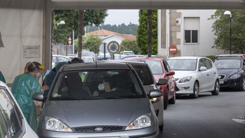 Afluencia a los cribados y pruebas para detectar covid en Santiago