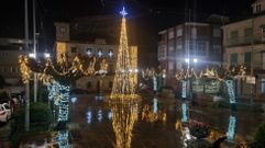 En O Carballio encendieron la iluminacin navidea el lunes.