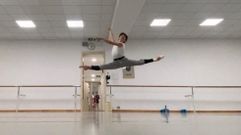 Felipe Meijueiro, durante los ensayos en la Academia de Ballet de la Ópera de Viena
