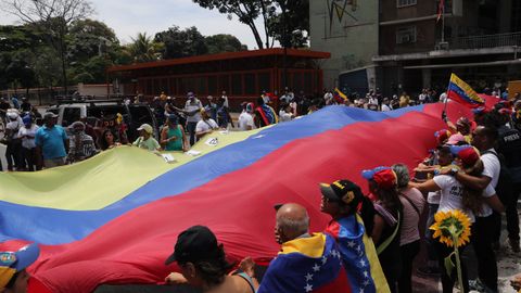 Cientos de manifestantes se han ido sumando a las manifestaciones convocadas en Caracas y en otros puntos del pa�s