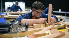 Imagen de archivo de un alumno de FP de carpinter�a durante una competici�n
