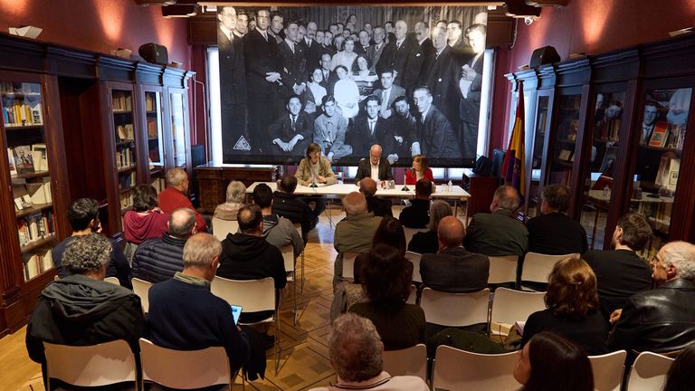 Presentaci�n de una nueva colecci�n de postales que se incorpora como complemento a la exposici�n �<span lang= gl >A Coru�a 1930-1931. Estampas de vida e pol�tica</span>�