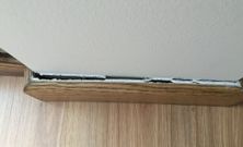 La humedad ha colonizado buena parte de los rincones de las viviendas de la urbanizaci�n de Pedrapartida.