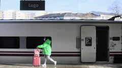 Alvia que sale a las 11.10 horas de Lugo y que llega a Madrid a las 16.06, donde se puede enlazar con otros trenes para ir al sur o al Mediterr�neo