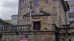As� se ve unha parte da capela do Bo Suceso en Fisterra 