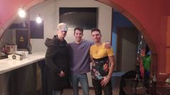 El gerente de la Sala Casino, en el centro, y los dos organizadores de la programaci�n cultural