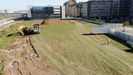 Movimento de tierras en los terrenos que ocupará la nueva comisaría de Policía Local, en Gijón