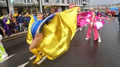 El desfile de Pontevedra llev el espritu del entroido a la ciudad el mismo mes que se votar a la nueva Xunta