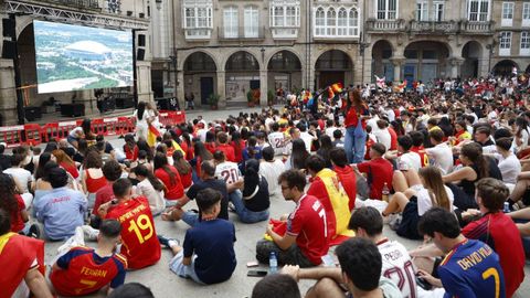 Pantalla gigante en la plaza Mayor de Ourense.