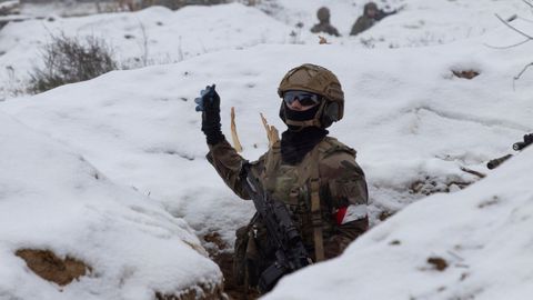 Un soldado ucraniano durante un entrenamiento militar en Polonia.