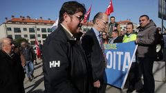 Almui�a fue recibido este martes en A Illa por una protesta de trabajadores de ambulancias