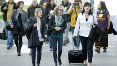 Ester Quintana, en el centro de la imagen, a su llegada al juicio.