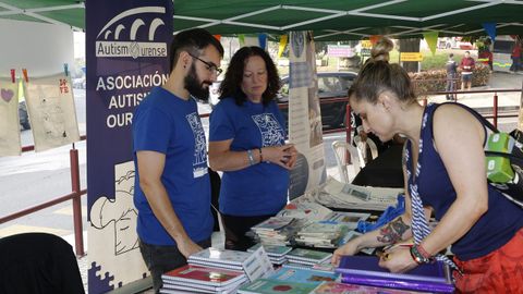 A Valenz. Puesto de la Asociacin de Autismo Ourense en el Quinto Paseo da Sade por Barbads.
