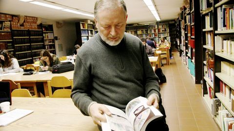ALFREDO ERIAS EN LA BIBLIOTECA