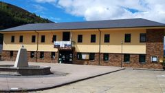 El pleno del Ayuntamiento aprob� una modificaci�n de cr�ditos con el objetivo de poder ofrecer las ayudas. En la imagen, exterior de la casa consistorial de Folgoso do Courel