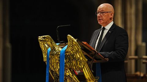 John Swinney, ministro principal de Escocia, en un acto de conmemoraci�n de los atentados del 11S en la catedral de Edimburgo.