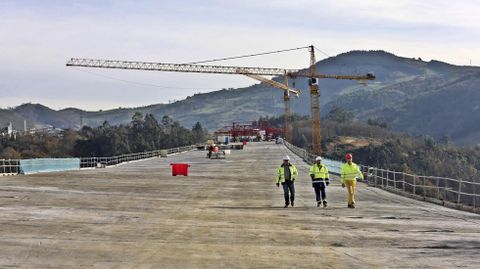 Javier Fern�ndez y el ministro de Fomento, ��igo de la Serna, visitan las obras de la autov�a del suroccidente A-63 en el concejo de Salas.Estado de las obras de la autov�a del suroccidente A-63 en el concejo de Salas a finales de 2016