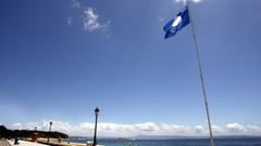 La bandera azul, ondeando en Coroso en una fotograf�a de archivo