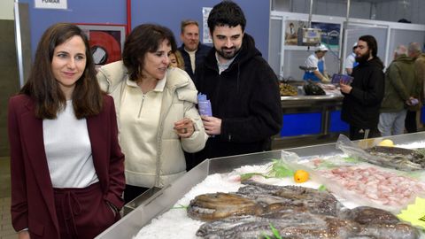 La secretaria general y diputada de Podemos, Ione Belarra, y la candidata de Podemos Galicia a la Xunta, Isabel Faraldo, en una visita este jueves al mercado de Elvi�a