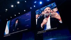 El lder de Vox, Santiago Abascal, junto al presidente de Argentina, Javier Milei, en el evento de Patriotas por Europa de Madrid.