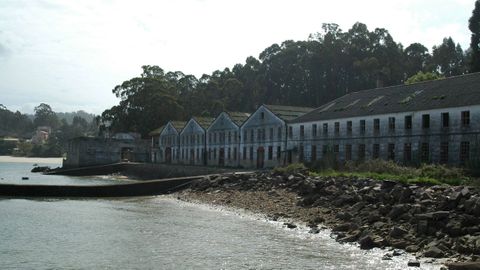 F�brica de conservas Curbera en Pint�ns, Cangas.