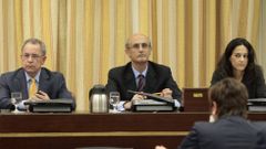 Celso Delgado, en el centro, en la comisi�n de Fomento