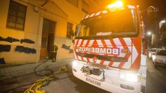 Arde el antiguo colegio Leus de Carballo
