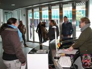 El reparto de entradas para la gala empez� ayer, pero sin pasiones.