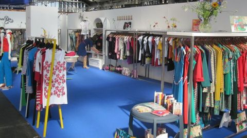 Foto de archivo de una tienda de ropa