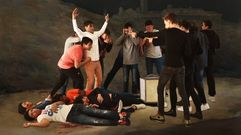 Alumnos del instituto Galaxia, de Ribeira, posan imitando la pintura de Goya. 