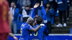 Reina, Sibo y Costas celebran el gol del Oviedo al Valencia