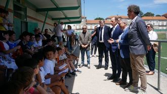 Presentaci�n del Campus Experience del Real Madrid en el campo de A Uceira de O Carballi�o, con Emilio Butrague�o